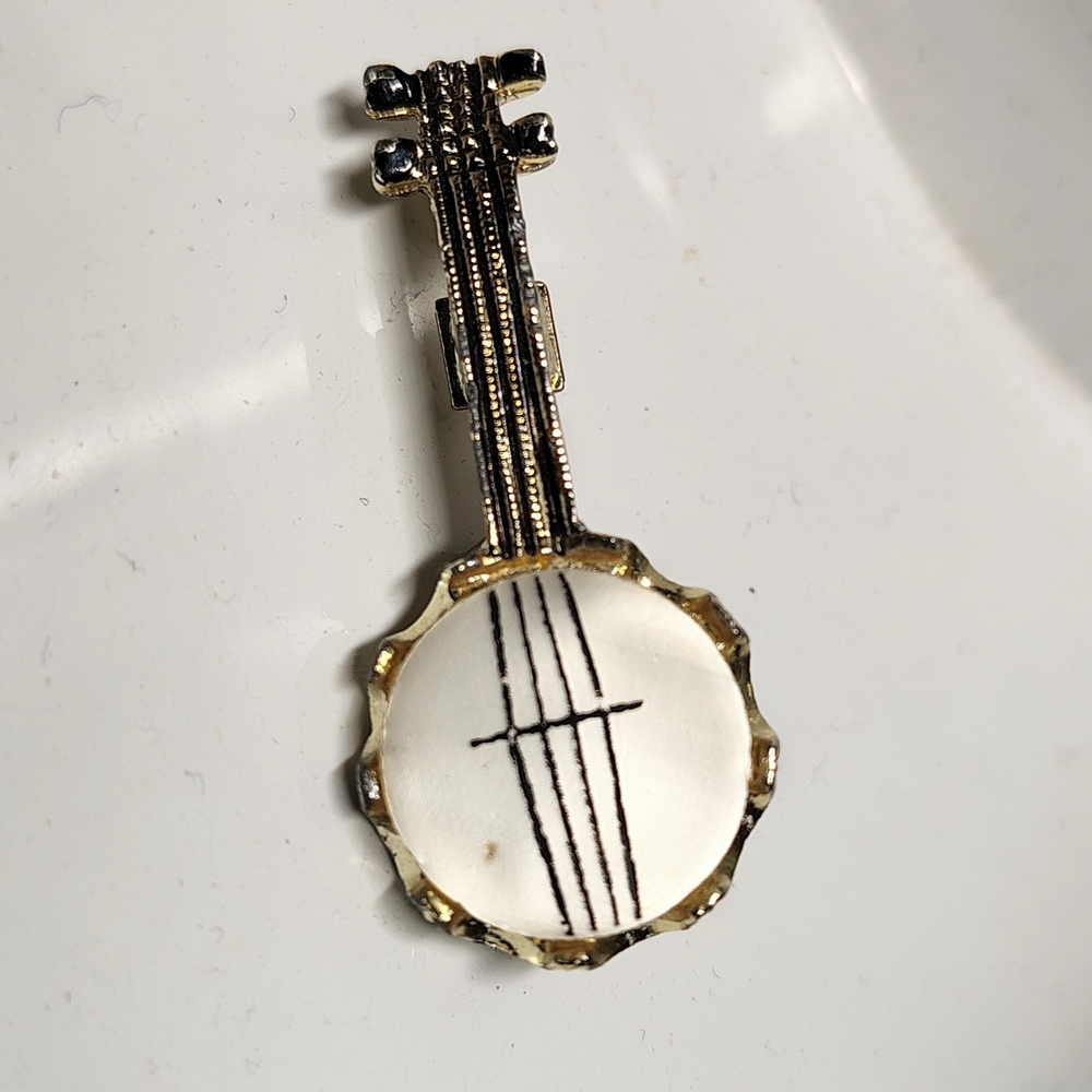 70s Banjo Pin Gold Tone Mother Of Pearl